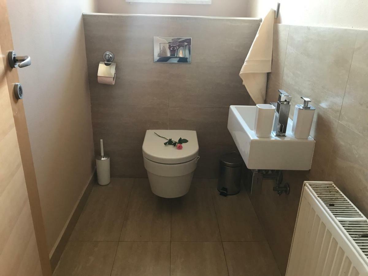 Linden Garden Apartment 포스토이나 외부 사진