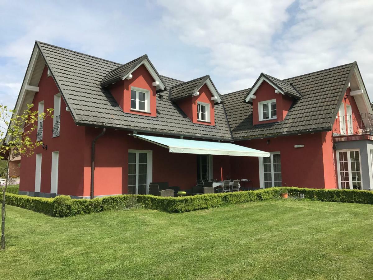 Linden Garden Apartment 포스토이나 외부 사진