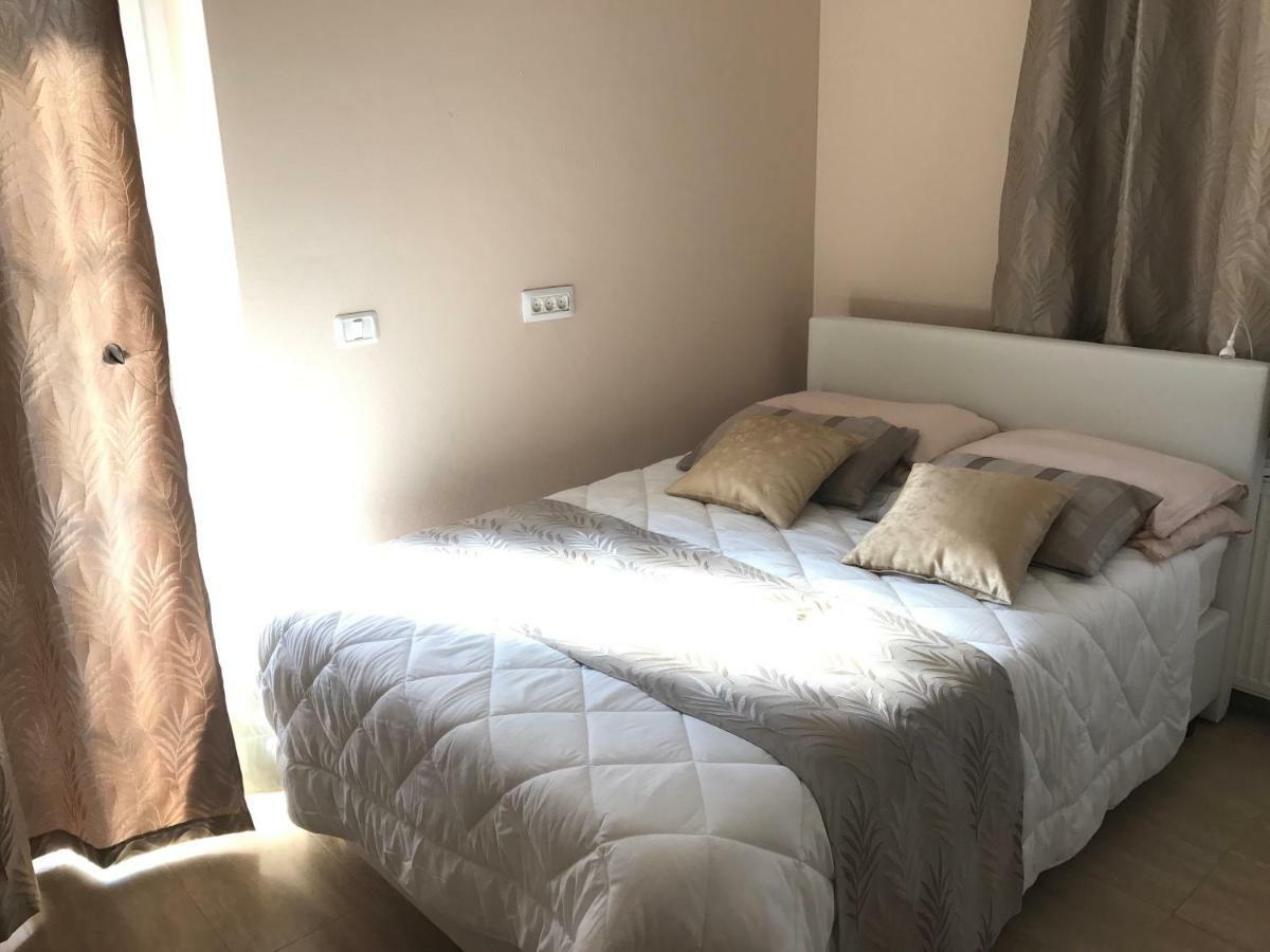 Linden Garden Apartment 포스토이나 외부 사진