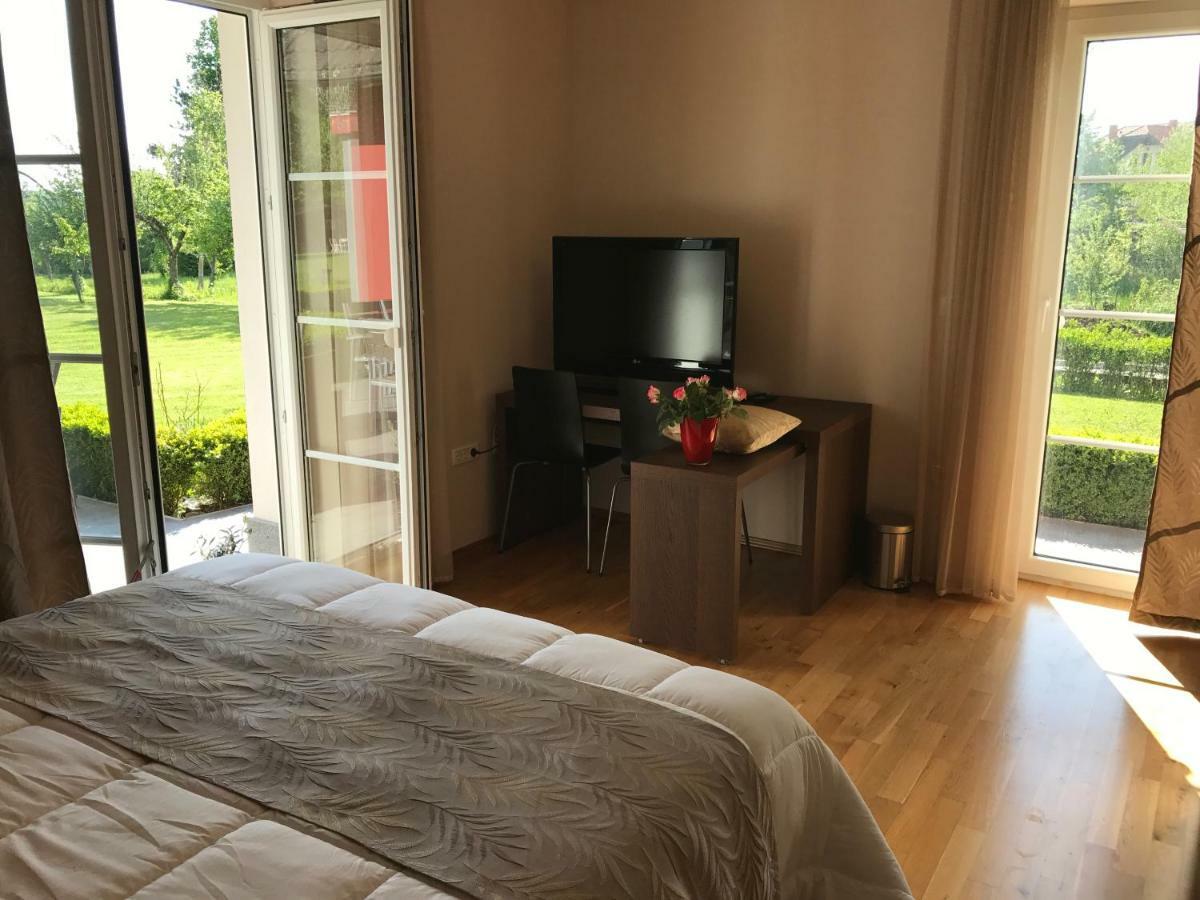 Linden Garden Apartment 포스토이나 외부 사진